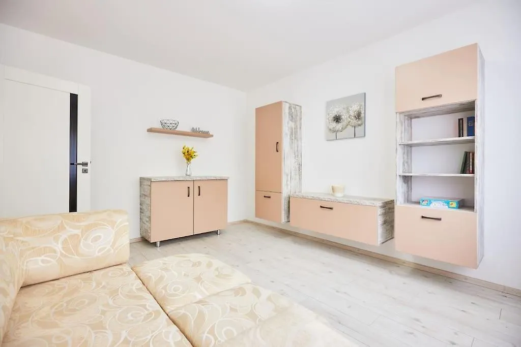 Zoe Apartman, Koezponthoz Koezel Debrecen 0*,  Hungary